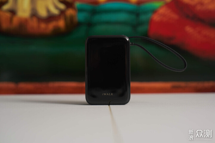 45W 快充雙平台兼容:iWALK 小魔移動電源_新浪眾測