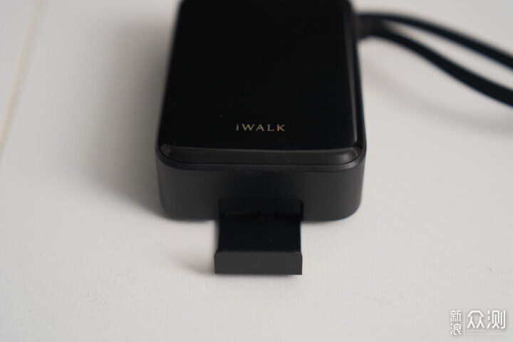 45W 快充雙平台兼容:iWALK 小魔移動電源_新浪眾測