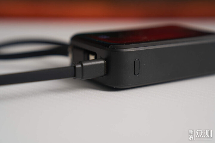 45W 快充雙平台兼容:iWALK 小魔移動電源_新浪眾測