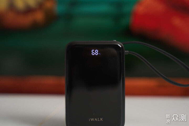 45W 快充雙平台兼容:iWALK 小魔移動電源_新浪眾測