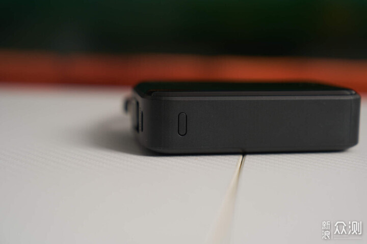 45W 快充雙平台兼容:iWALK 小魔移動電源_新浪眾測