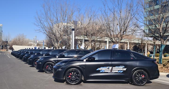 从测试场驶向城市道路  自动驾驶商业化“破冰”提速