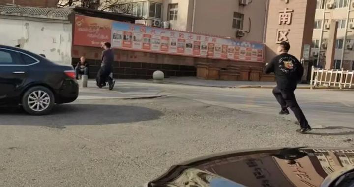 惊险！西安灞桥公安火线拦截52.8万黄金！