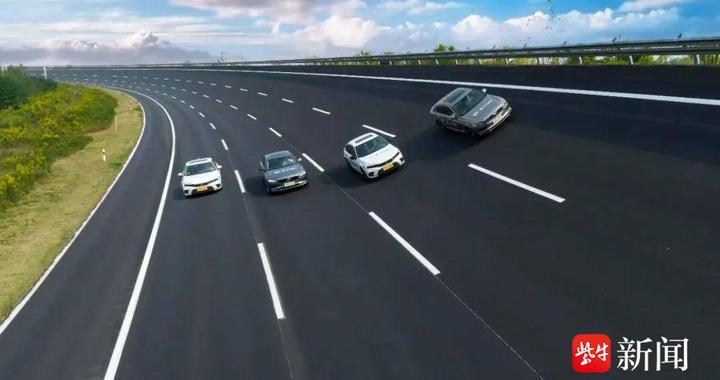 24小时狂飙4264公里！小米SU7在盐城试验场刷新耐力挑战新成绩