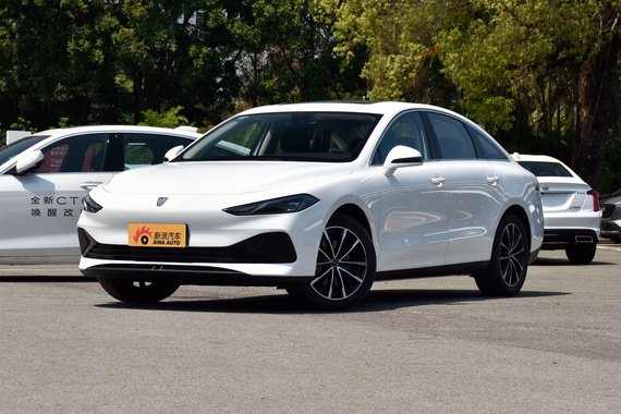 明明可以靠颜值却非要靠价格实力，荣威D7 DMH全国7.92万起