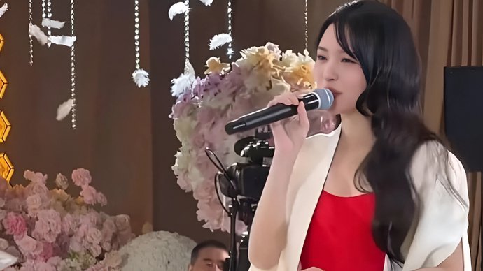 金莎姐弟恋求婚成功引婚恋观热议