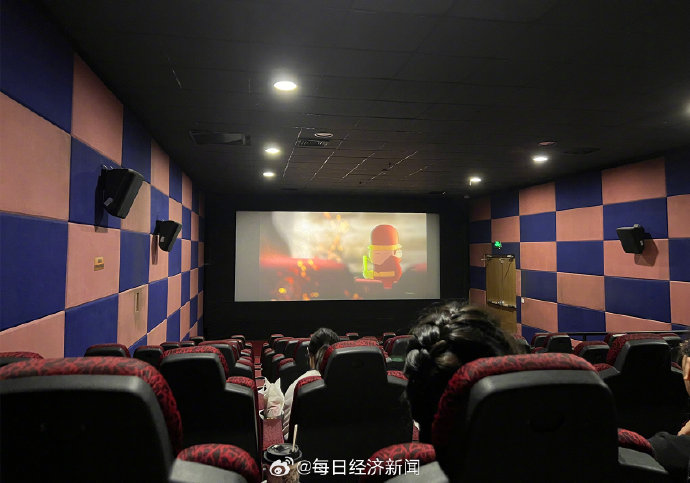 在短视频和社交媒体主导的时代，一部无宣发的电影如何才能获得观众青睐？