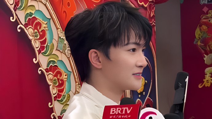 周深回应与张艺谋新合作传闻引期待