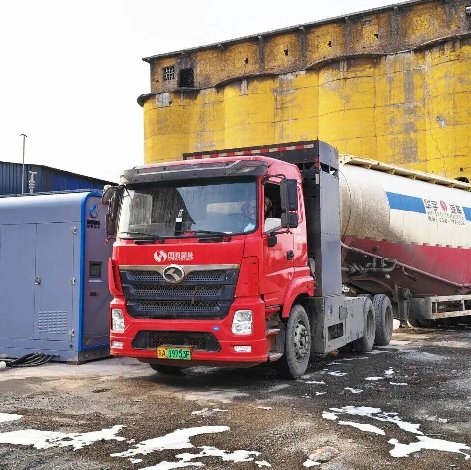 【企业】氢能重卡驰骋淄博水泥矿区，国鸿氢能提供一体化运营解决方案