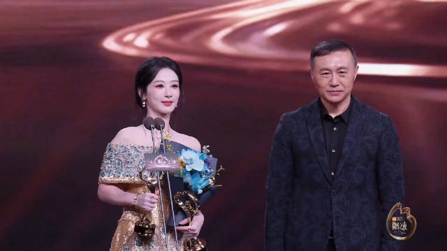 恭喜@雷佳音 @杨紫 获 微博年度口碑演员 ，（微博之夜）