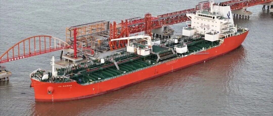 4.4万吨对二甲苯安全卸载如东港！