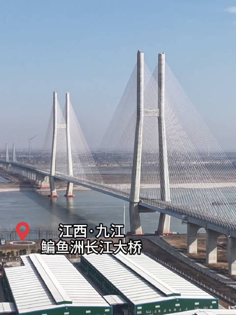 春运列车奔驰大江南北，“机器天团”护航大桥安全