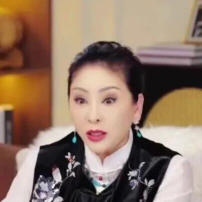 向太说向佐曾拿自己的爱马仕送女友，并坦言很喜欢郭碧婷，她从没开口要过东西