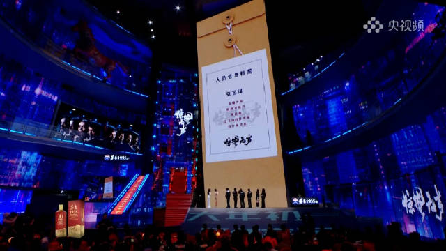 易烊千玺领衔，《惊蛰无声》主演花式吹捧老谋子