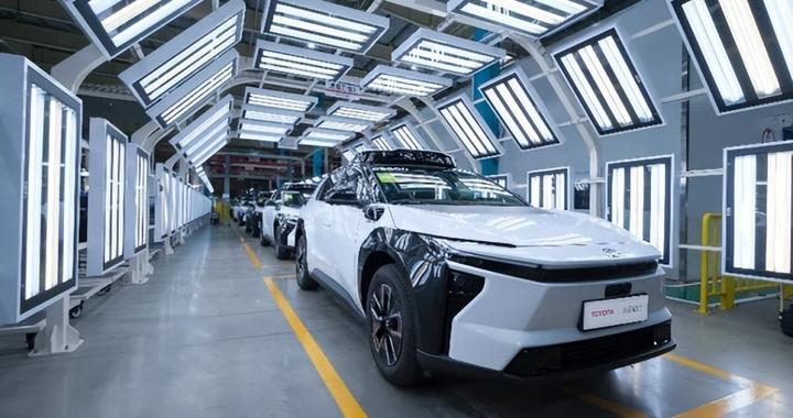 L4 级Robotaxi商业化进入倒计时！首台量产车在广汽丰田工厂下线