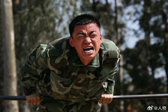 当影视圈追逐流量时，《士兵突击》为何能靠平凡叙事成为常青树？