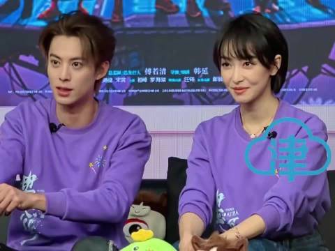 王鹤棣宋茜扫楼直播跳屋顶着火，方言挑战萌翻全场