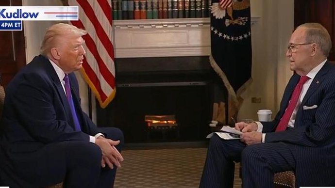 特朗普改荐沃什替鲍威尔 施压降息提名受阻