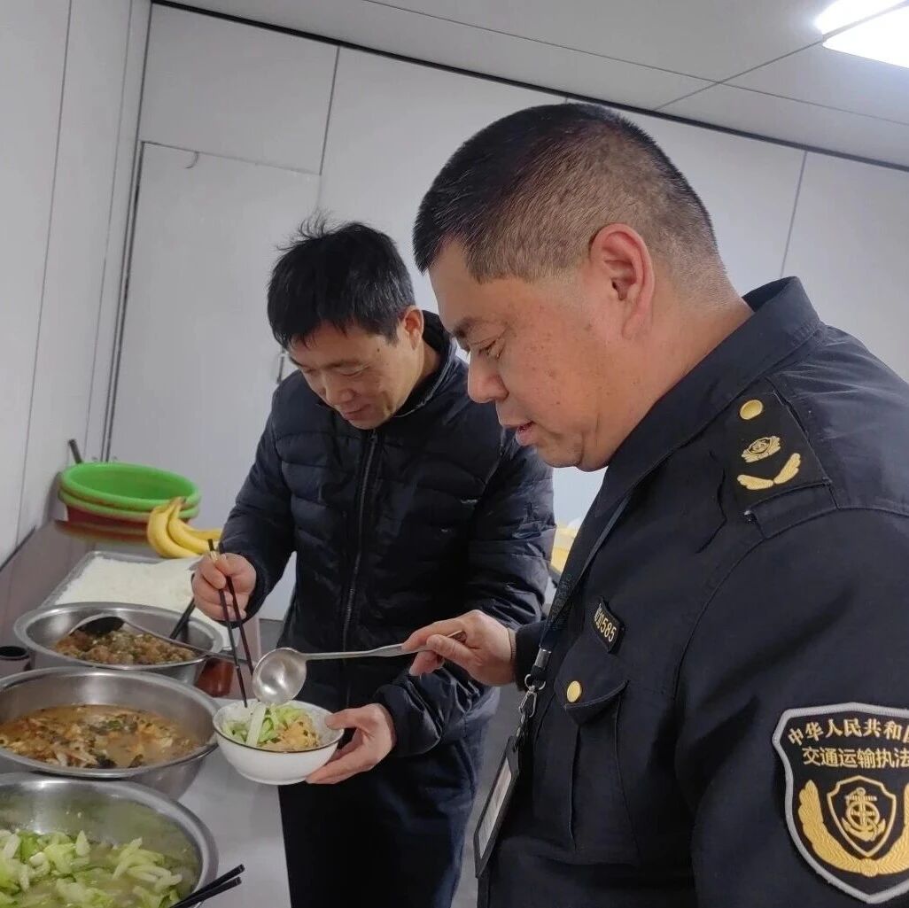 “师傅，到我们食堂吃口热饭，不要钱！”南昌一治超站推出免费餐食，“五免服务” 温暖司乘人员