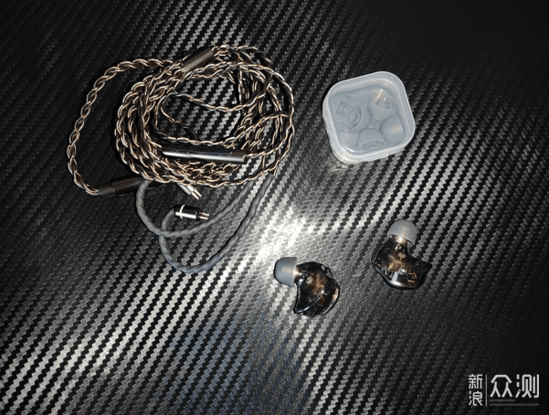 百元HiFi的越級驚喜：西聖入耳式HiFi耳機評測 _新浪眾測