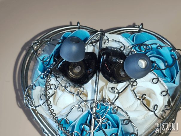 百元HiFi的越級驚喜：西聖入耳式HiFi耳機評測 _新浪眾測