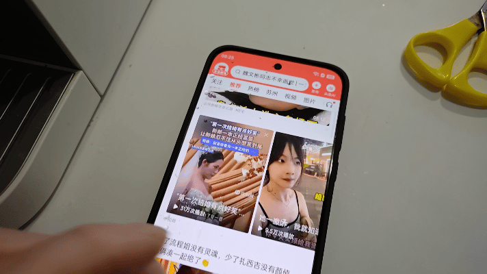送長輩手機要什麼樣？2000元續航長性能強_新浪眾測