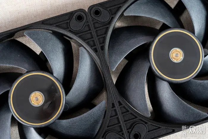 散熱的藝術—— Asus ProArt PF120 風搧開箱_新浪眾測