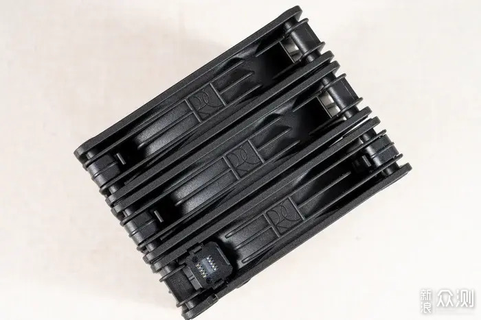 散熱的藝術—— Asus ProArt PF120 風搧開箱_新浪眾測