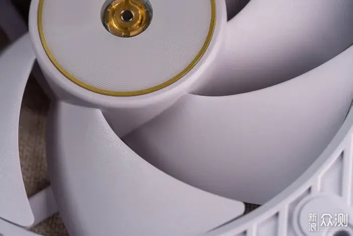 散熱的藝術—— Asus ProArt PF120 風搧開箱_新浪眾測