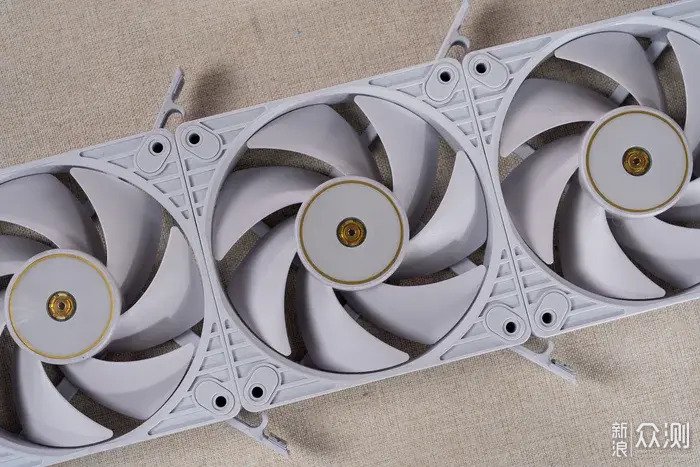 散熱的藝術—— Asus ProArt PF120 風搧開箱_新浪眾測