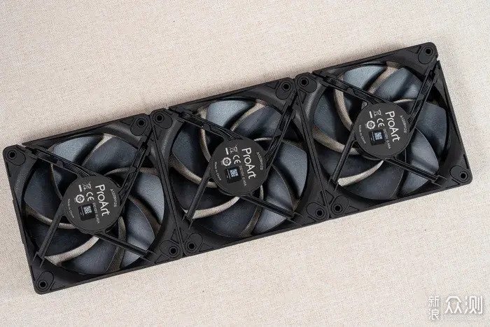 散熱的藝術—— Asus ProArt PF120 風搧開箱_新浪眾測