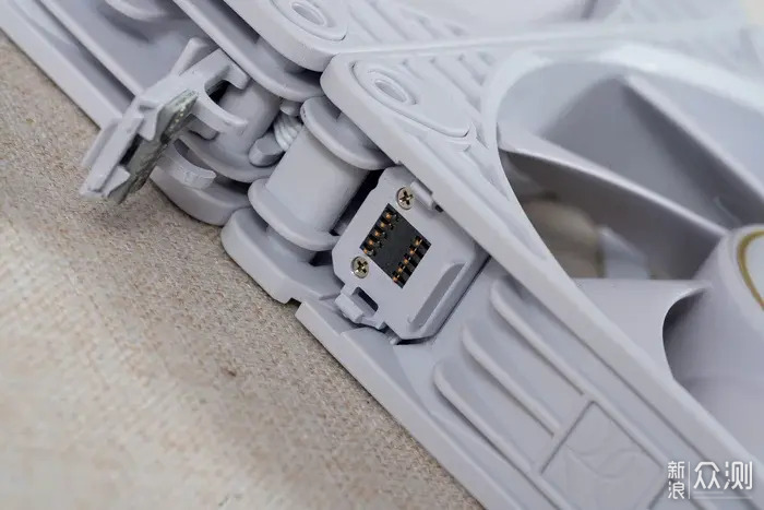 散熱的藝術—— Asus ProArt PF120 風搧開箱_新浪眾測