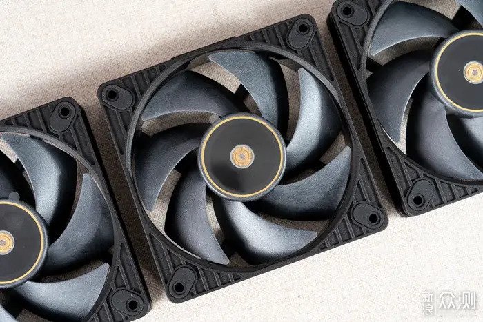 散熱的藝術—— Asus ProArt PF120 風搧開箱_新浪眾測