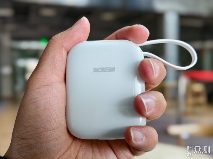 西聖PB-S充電寶：不用帶線不發燙，百元檔真香_新浪眾測