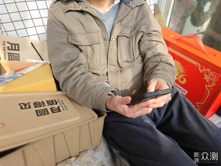 送長輩手機要什麼樣？2000元續航長性能強_新浪眾測