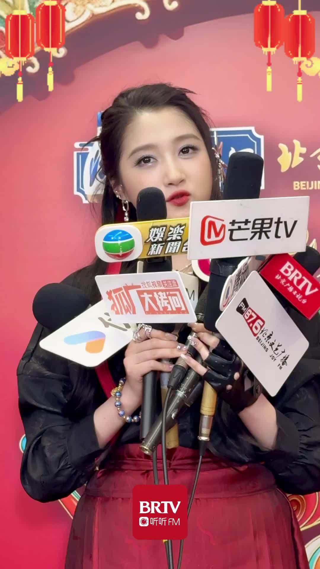 关晓彤携金九粒王玉雯亮相北京台春晚，献唱经典歌曲