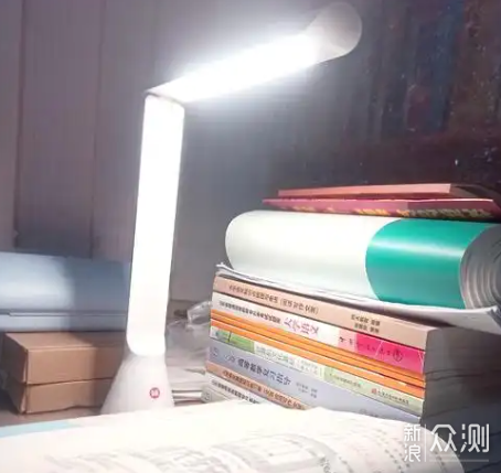 護眼燈哪款性價比高？巨划算的護眼檯燈全推薦_新浪眾測