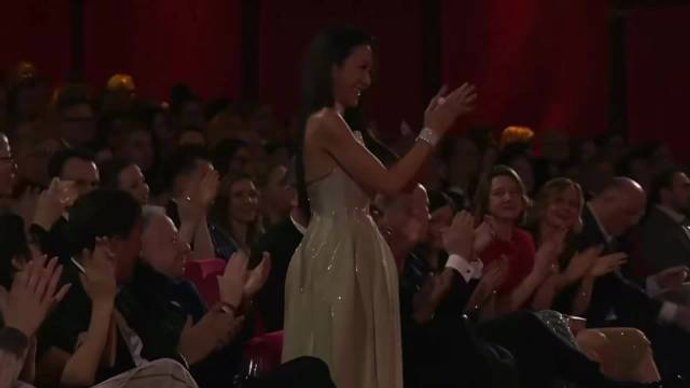 杨紫琼获金熊泪念亡父创影史