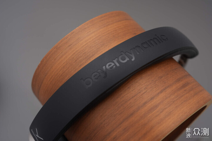 拜雅AVENTHO200，質感黑搭西裝顯高級_新浪眾測