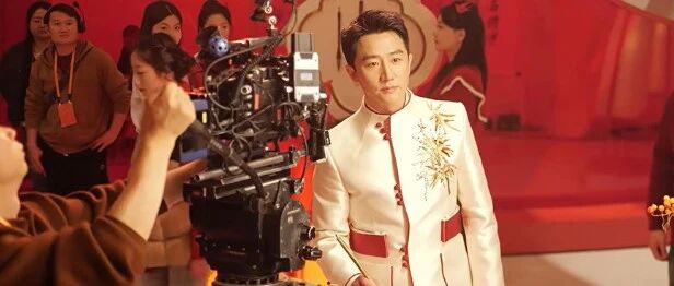 春晚合肥分会场首个明星亮相！黄轩：这一次是真正第一次走进合肥，祝所有合肥的观众朋友们，马年吉祥，马到成功，马上得福