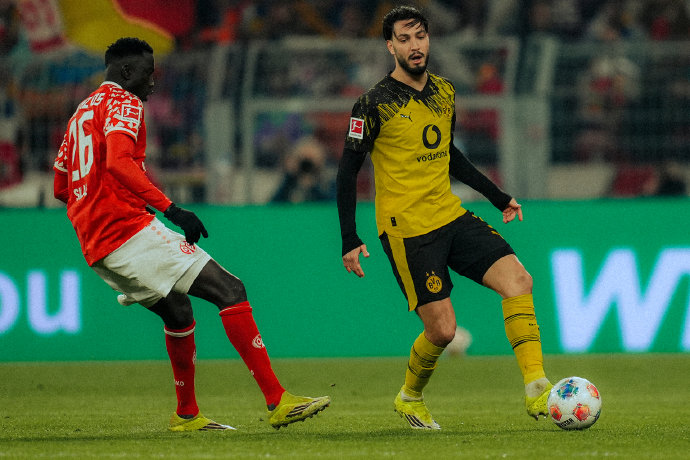 瑞尔森单场四助攻刷新德甲纪录，现代边卫是否已成为联赛战术体系的核心引擎？