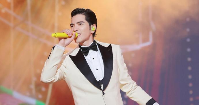 这台海派春晚致敬凡人星光，回归上海城市烟火气