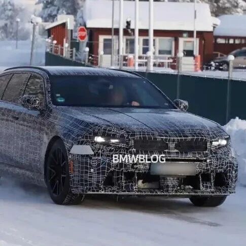 外观升级！或继续搭双涡轮增压S68发动机+电机！新款宝马M5旅行版谍照曝光！