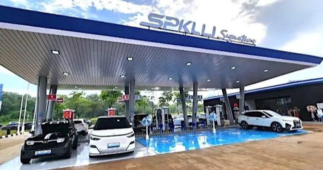 华为技术助力能源转型，印尼首座液体冷却超级充电站落地｜新民侨梁