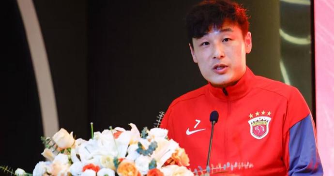 海港队兵发南京备战超级杯，队长武磊与主帅穆斯卡特都想新赛季再拿冠军
