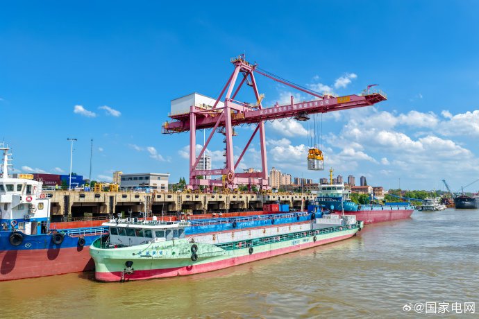 超充换电融合+虚拟电厂调度，是否意味着重卡补能终极解决方案？