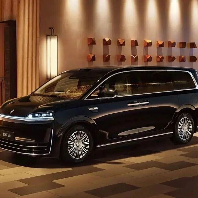 华为与奇瑞联合打造的智界品牌即将迎来两款重磅车型——豪华智能MPV V9和中大型SUV R9的相继上市