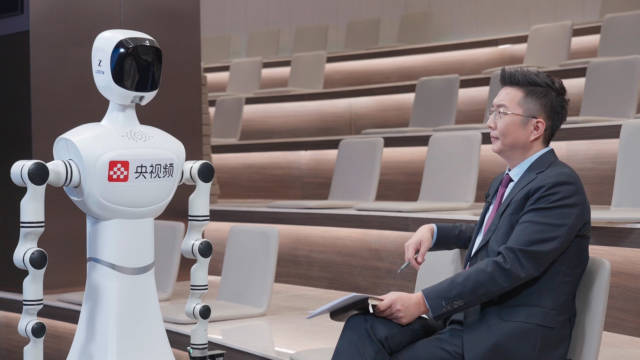 王冠让AI同事别抢自己风头