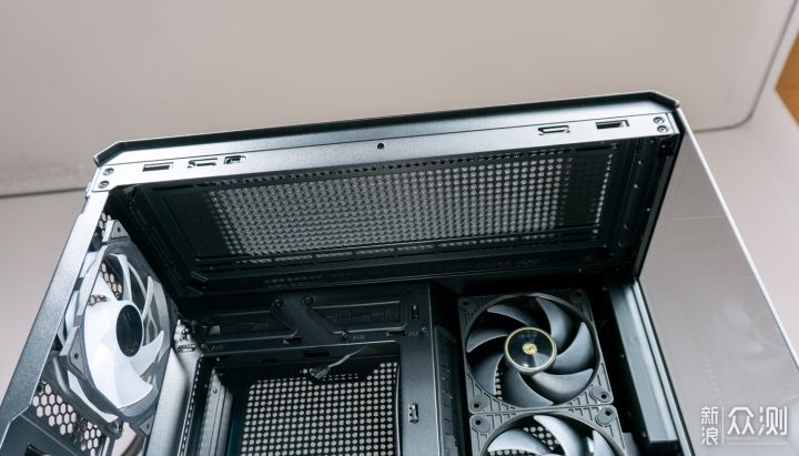 Asus創夢PF120風扇+AsusTUF GT502的極簡光域_新浪眾測