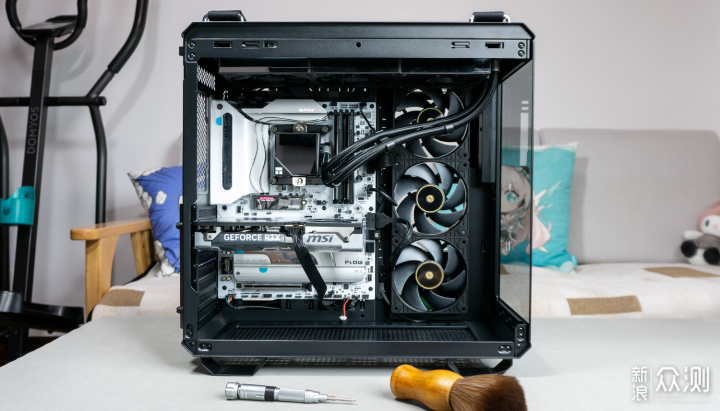 Asus創夢PF120風扇+AsusTUF GT502的極簡光域_新浪眾測